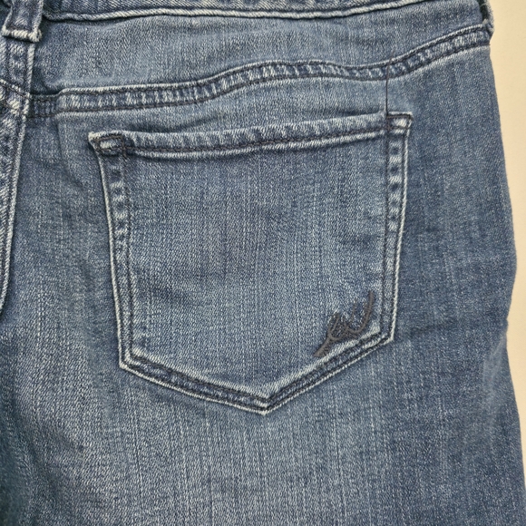 Express Jeans Women’s Size 6S Denim Shorts Low Rise Distressed Hem Blue EUC - Picture 5 of 8